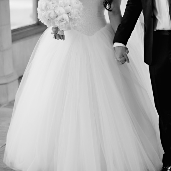 Vera Wang Wedding Gown from Bride Wars - Picture 9 of 10